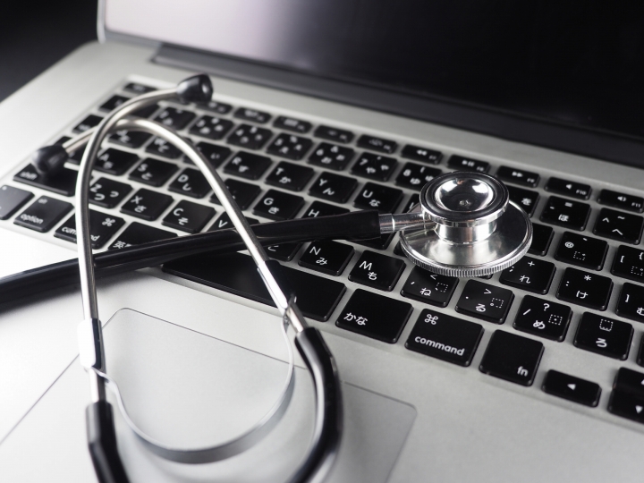 申請されたメディアは審査を受ける