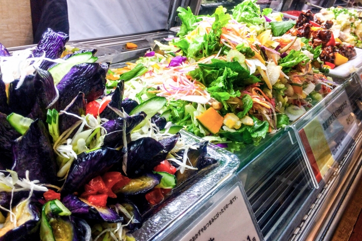 通常の買い物であれば商品を手に取れるけれど…