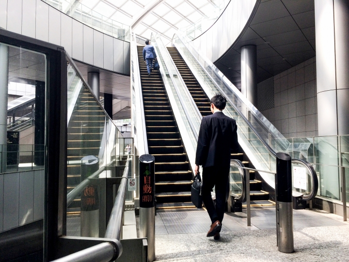 通勤時間に音声セミナーを利用