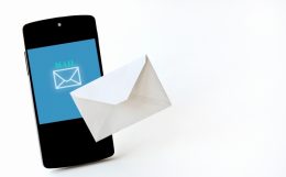 メールによる認証もある