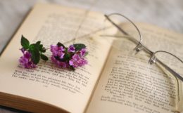 書籍との価格の差はどこにあるのか