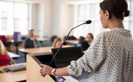 自分の殻を破る行動を強いられる